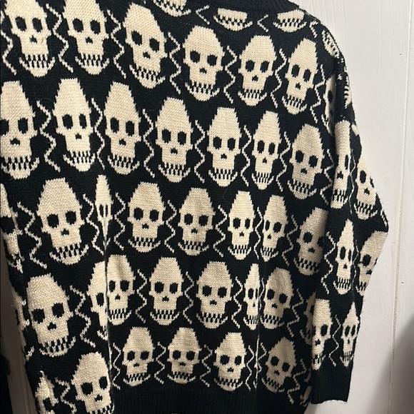 Black and Cream Skull Sweater - Picture 6 of 8
